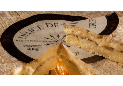 Brie al tartufo della fattoria 30 Arpents.