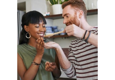 Anna et Cormac sont un couple atypique leur couple est qualifié de 3 mots : amour mixité et engagement.