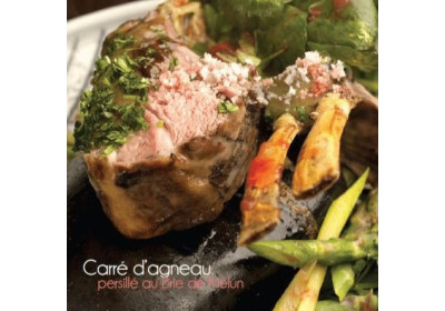 Carrè di agnello al prezzemolo con Brie de Melun dello chef Hissa