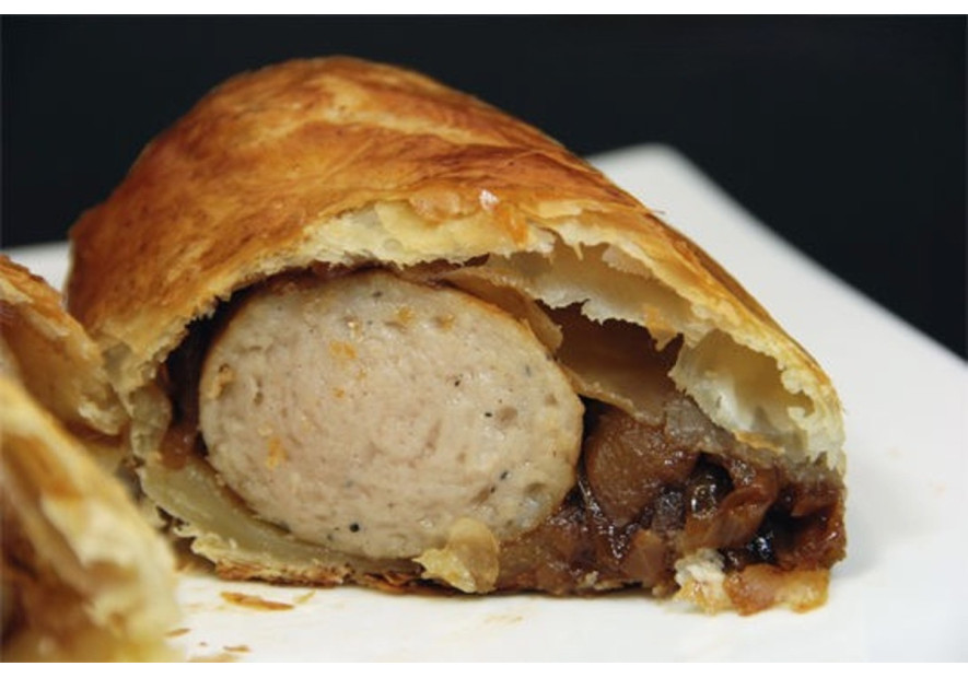 Hojaldre de morcilla con mermelada de cebolla y pera
